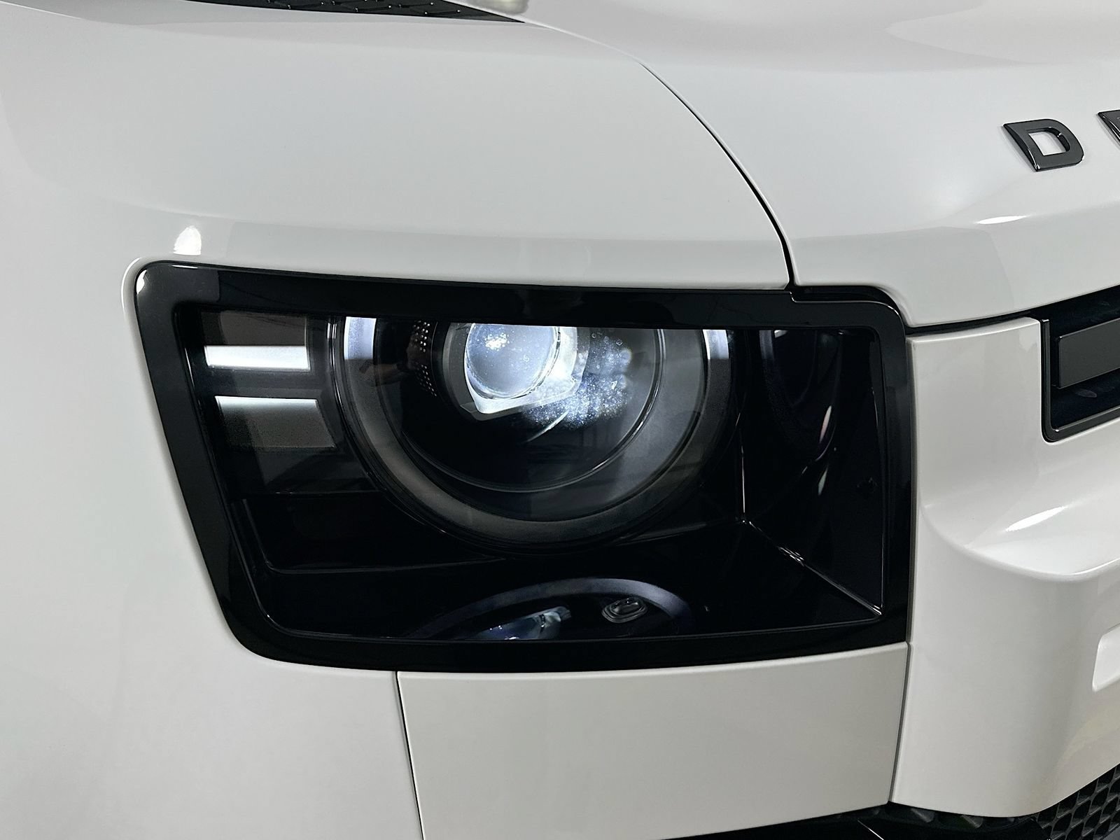 Used 2026 Land Rover Defender 110 X-Dynamic SE AWD/4WD image 10