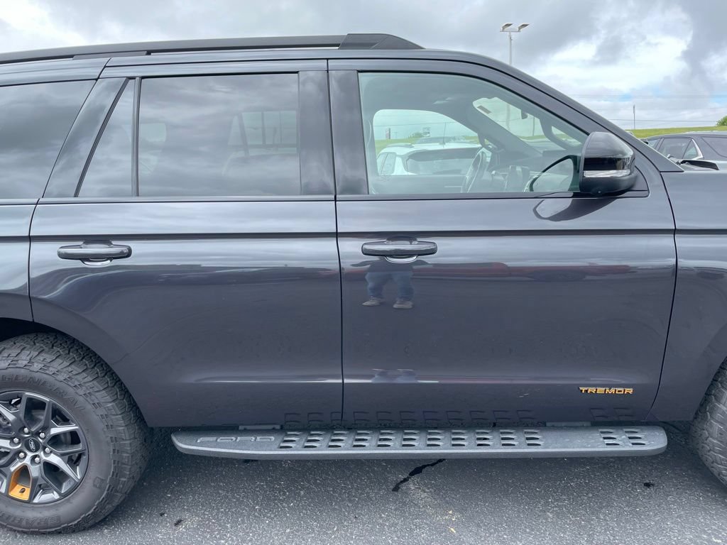 Used 2025 Ford Expedition Tremor AWD/4WD image 35