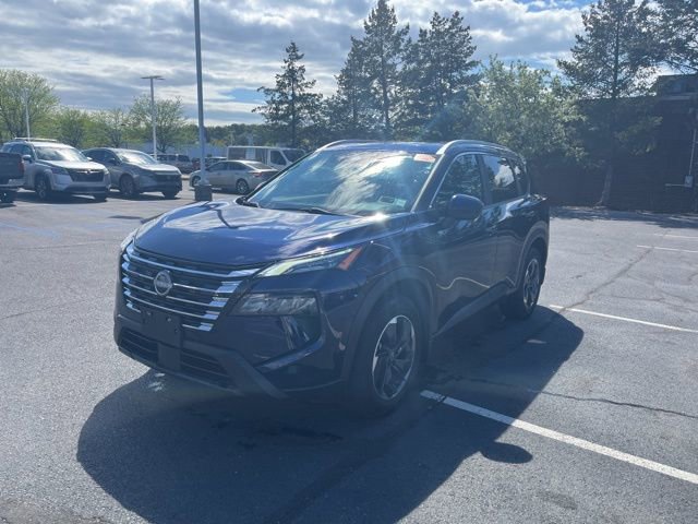 Used 2024 Nissan Rogue SV w/ SV Premium Package image 3