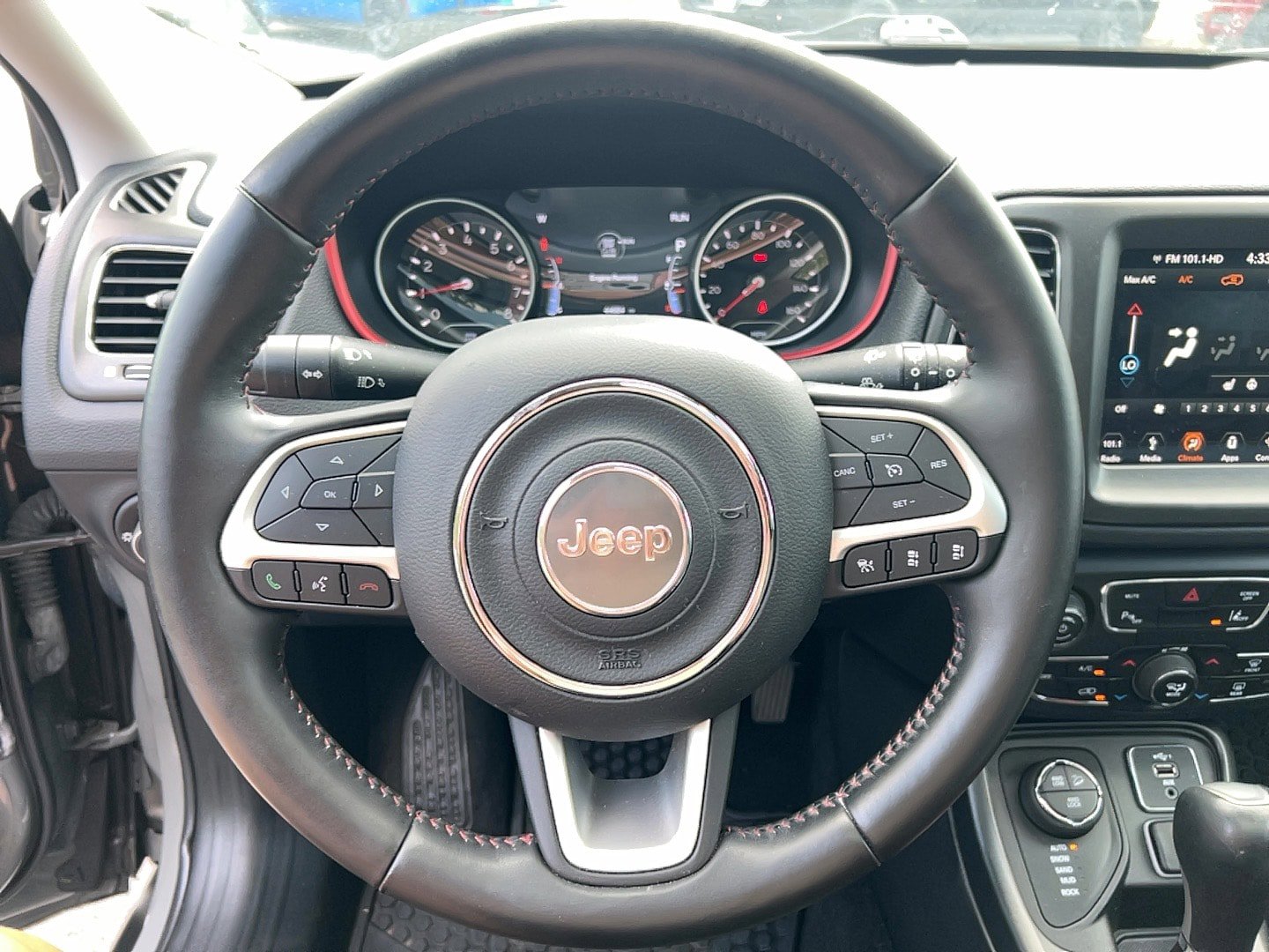 Used 2019 Jeep Compass Trailhawk w/ Leather Interior Group AWD/4WD image 16