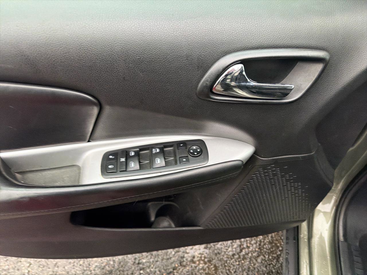 Used 2019 Dodge Journey SE image 15