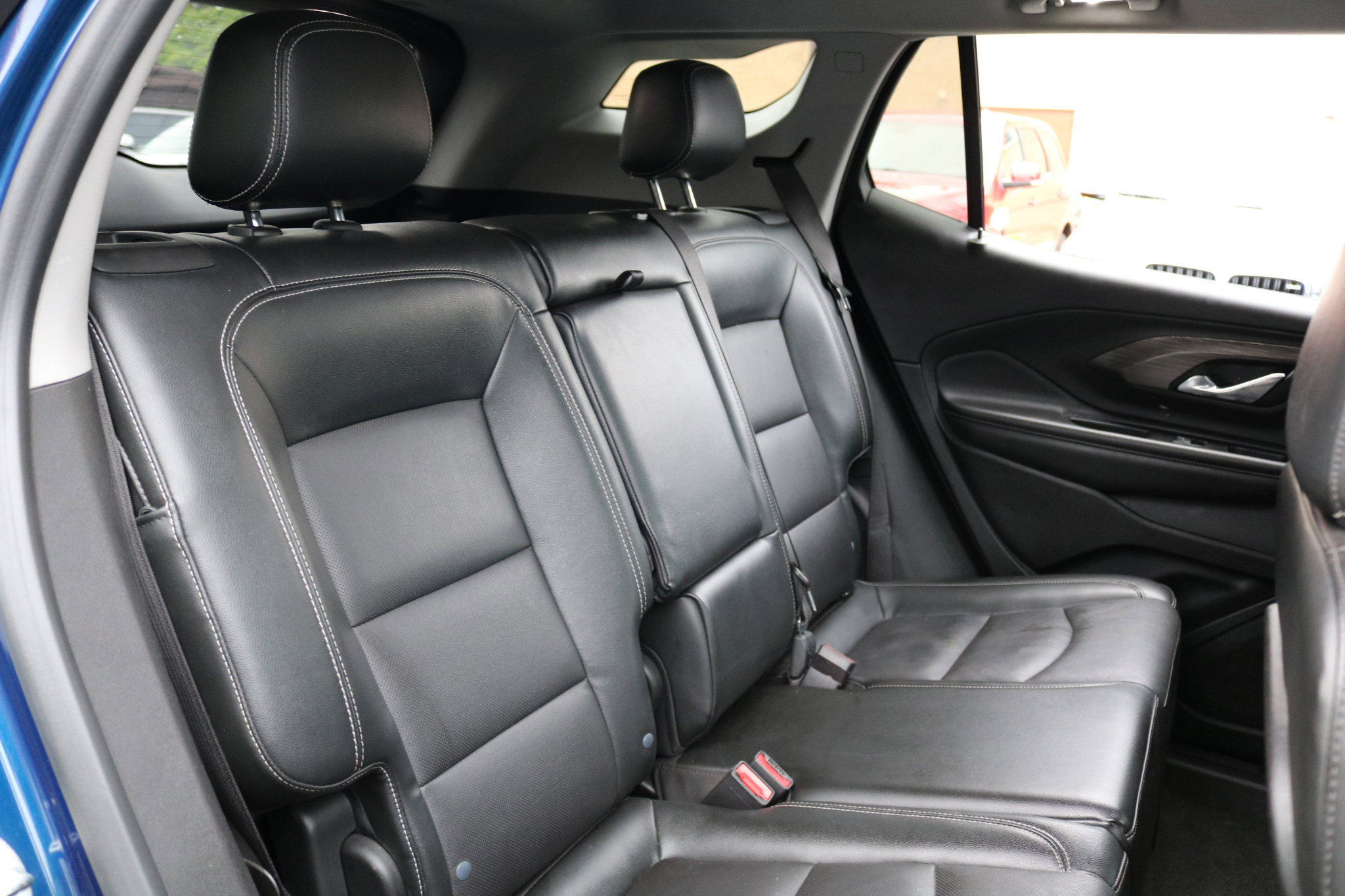 Used 2023 GMC Terrain SLT image 40