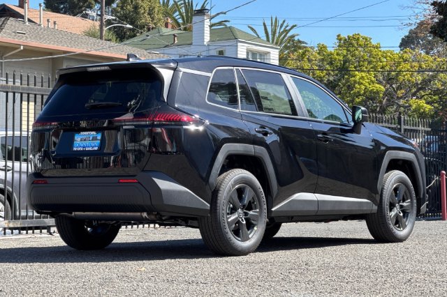 Used 2026 Toyota RAV4 LE AWD/4WD image 4