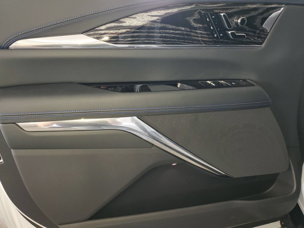 New 2026 Cadillac Escalade IQL Sport 1 w/ LPO, ONYX Package AWD/4WD image 15
