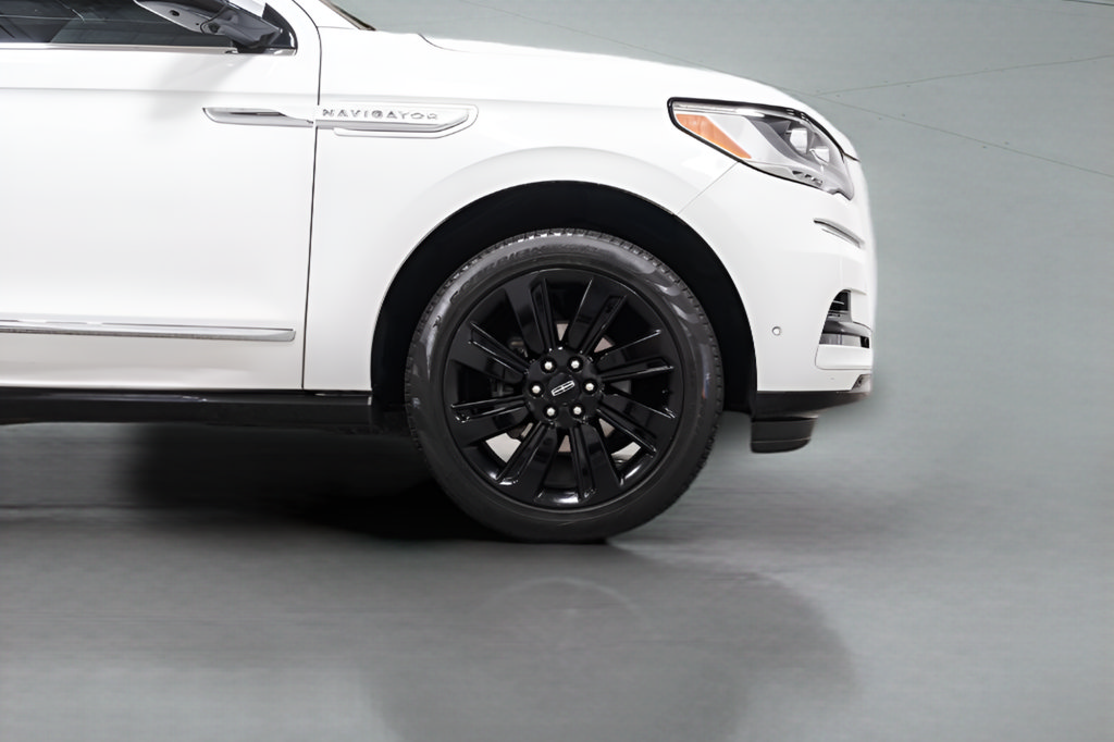 Used 2023 Lincoln Navigator Reserve AWD/4WD image 7