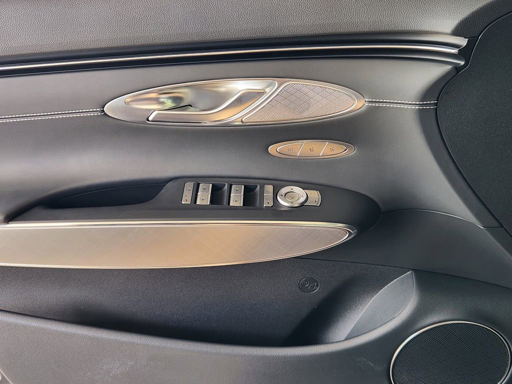 Used 2023 Genesis Electrified GV70 Advanced image 22