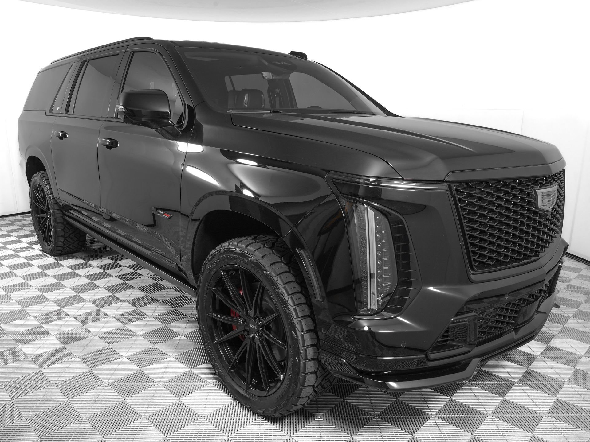 Used 2026 Cadillac Escalade ESV V w/ LPO, ONYX Package AWD/4WD image 3