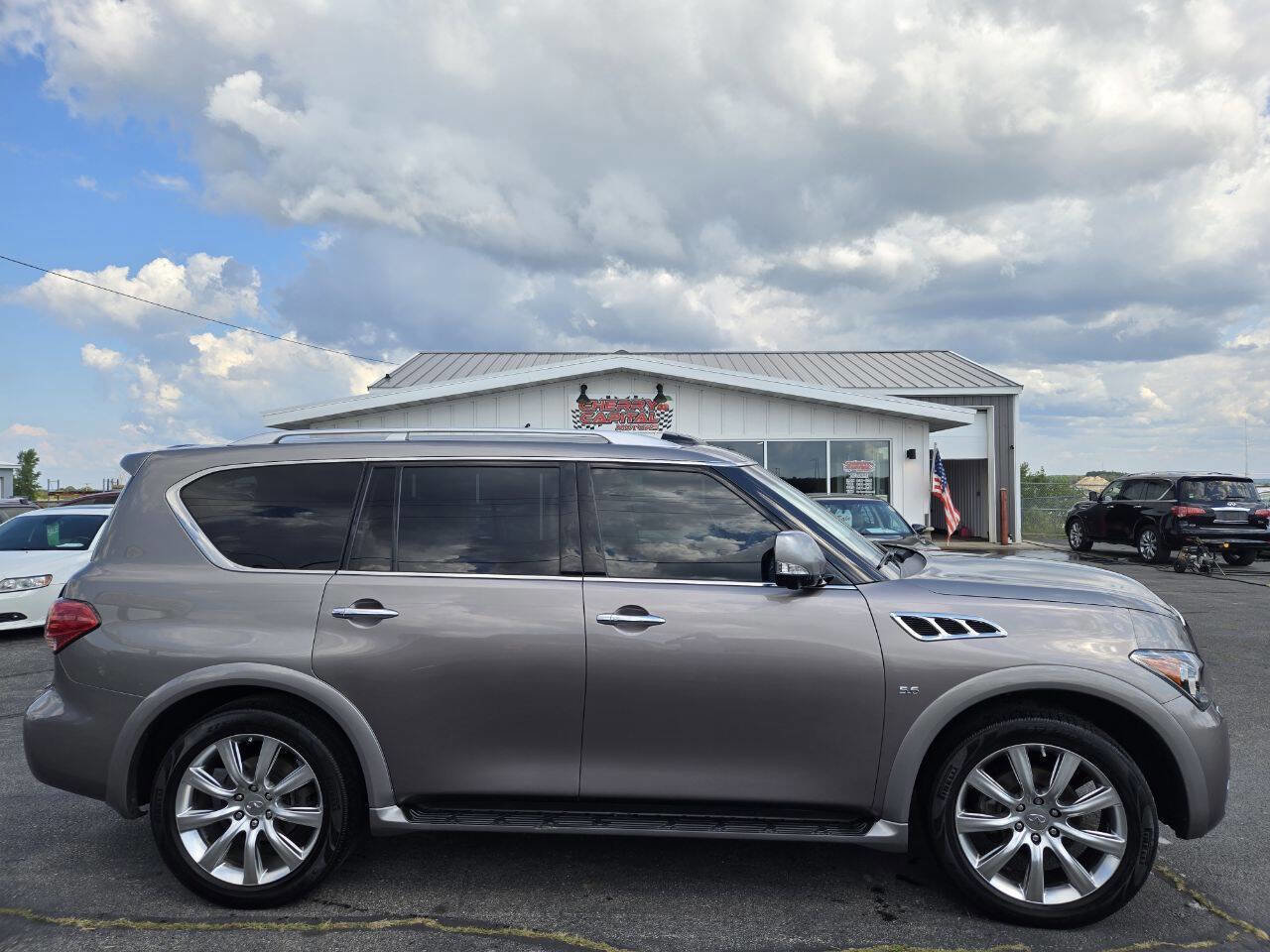 Used 2014 INFINITI QX80 4WD w/ Deluxe Touring Package image 7