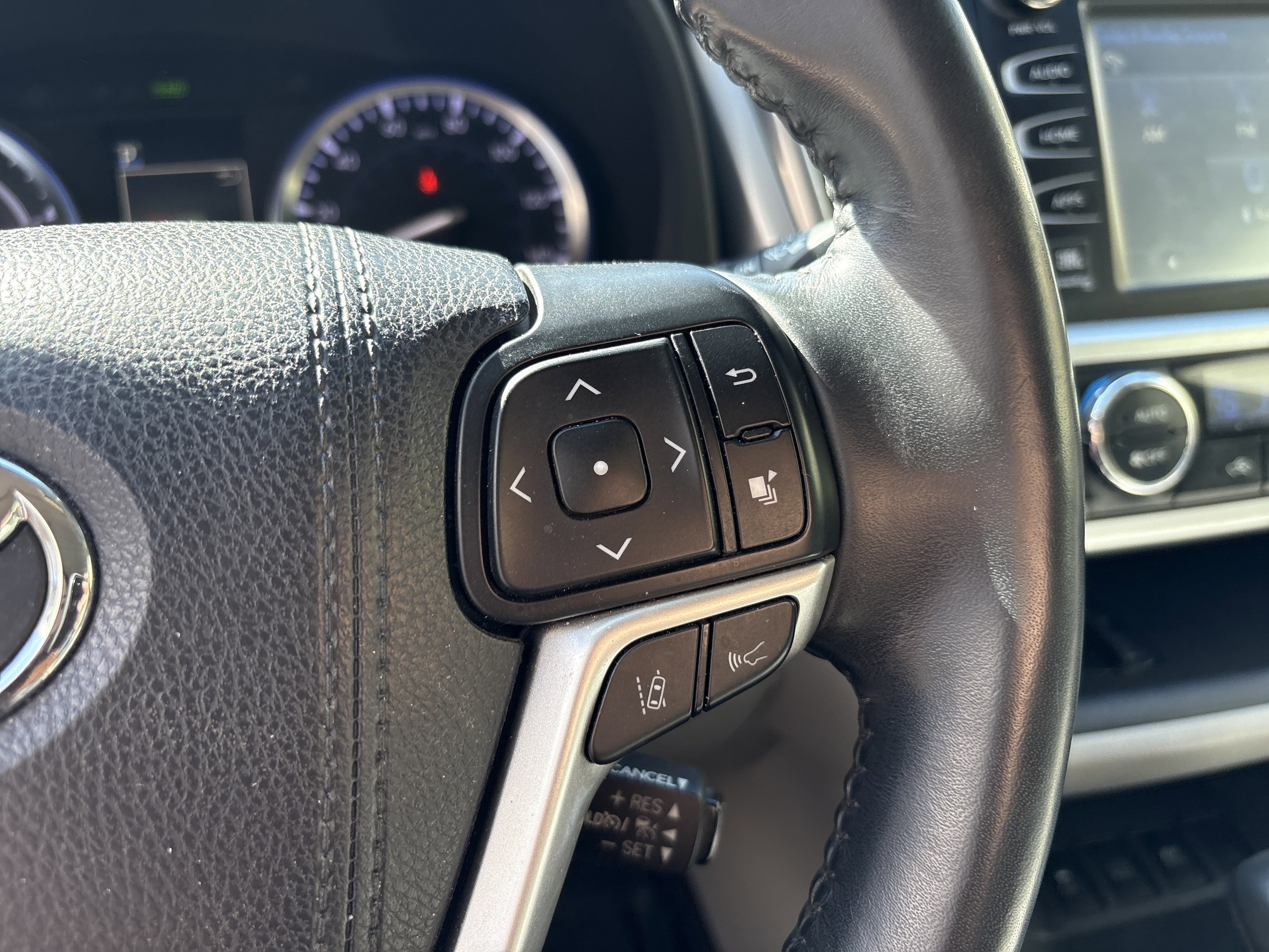 Used 2017 Toyota Highlander Limited AWD/4WD image 20