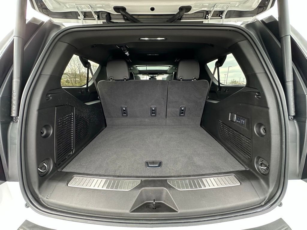 Used 2025 GMC Yukon XL Denali w/ Sun & Power Step Package image 21