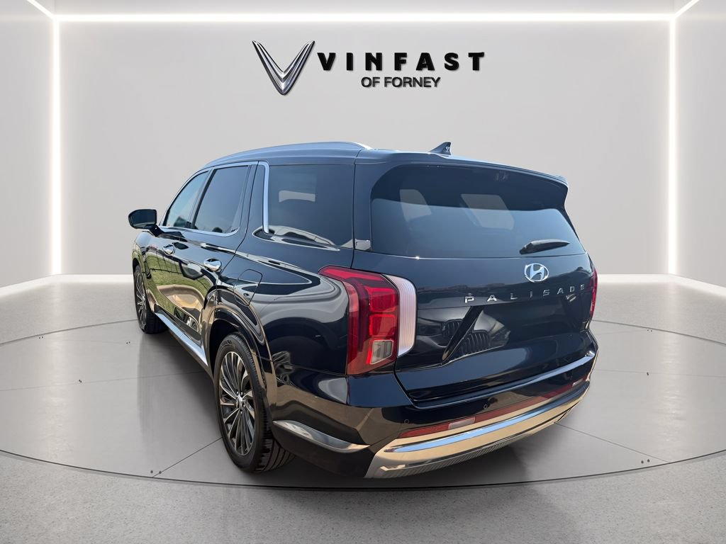 Used 2024 Hyundai Palisade Calligraphy FWD image 2