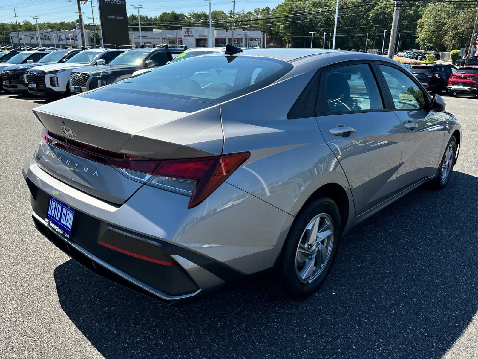 Used 2025 Hyundai Elantra SE FWD image 29