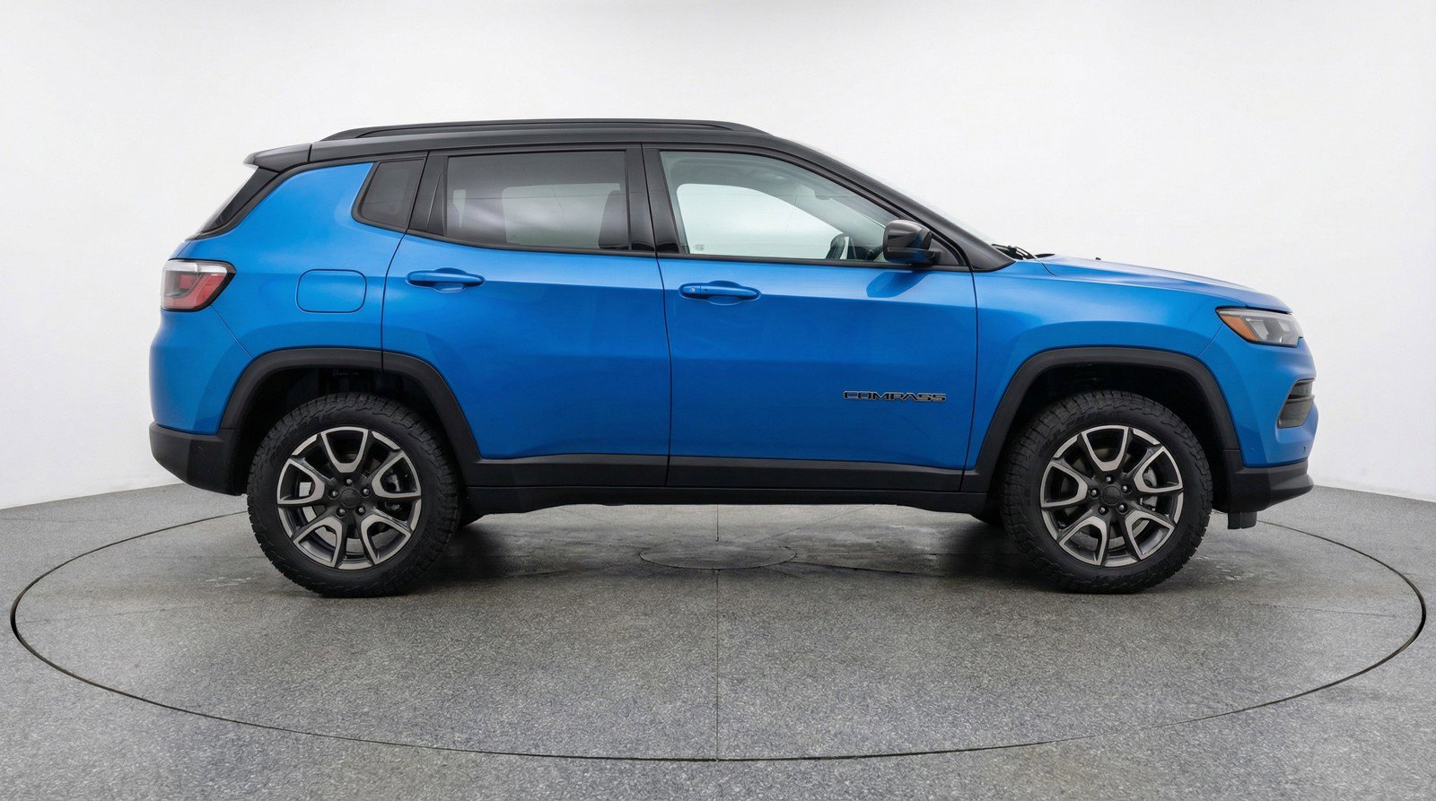 Used 2025 Jeep Compass Trailhawk image 11