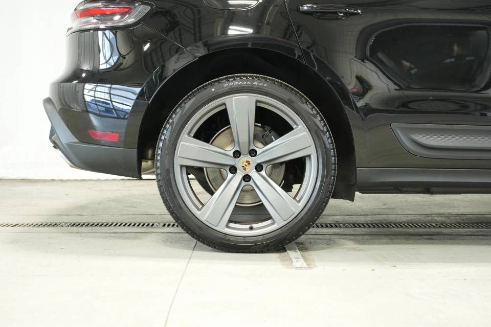 Certified 2026 Porsche Macan AWD/4WD image 40