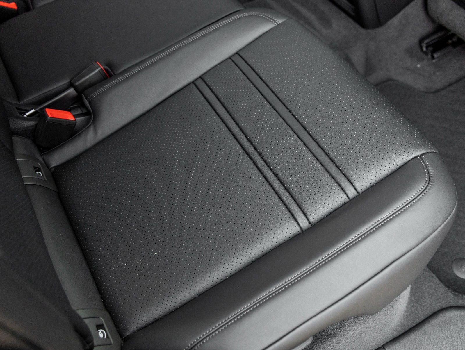 Used 2026 Porsche Cayenne Coupe image 37