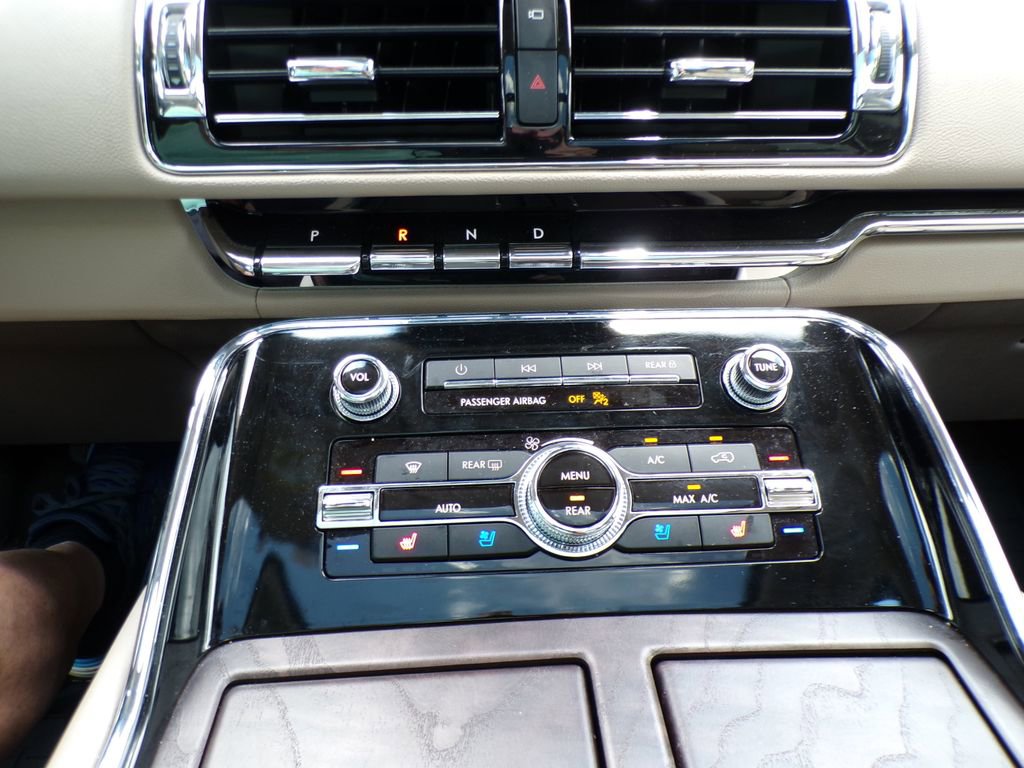 Used 2024 Lincoln Navigator L Reserve image 25