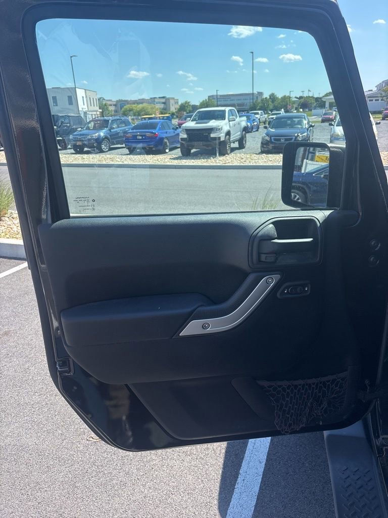 Used 2016 Jeep Wrangler Unlimited Sahara w/ Connectivity Group AWD/4WD image 13