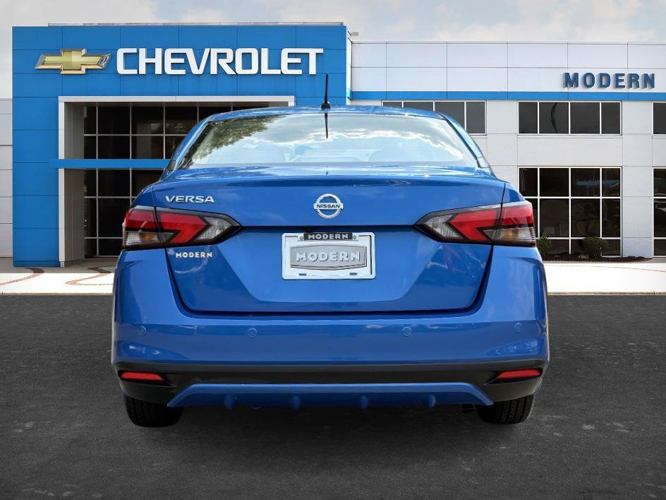 Used 2021 Nissan Versa S FWD image 4