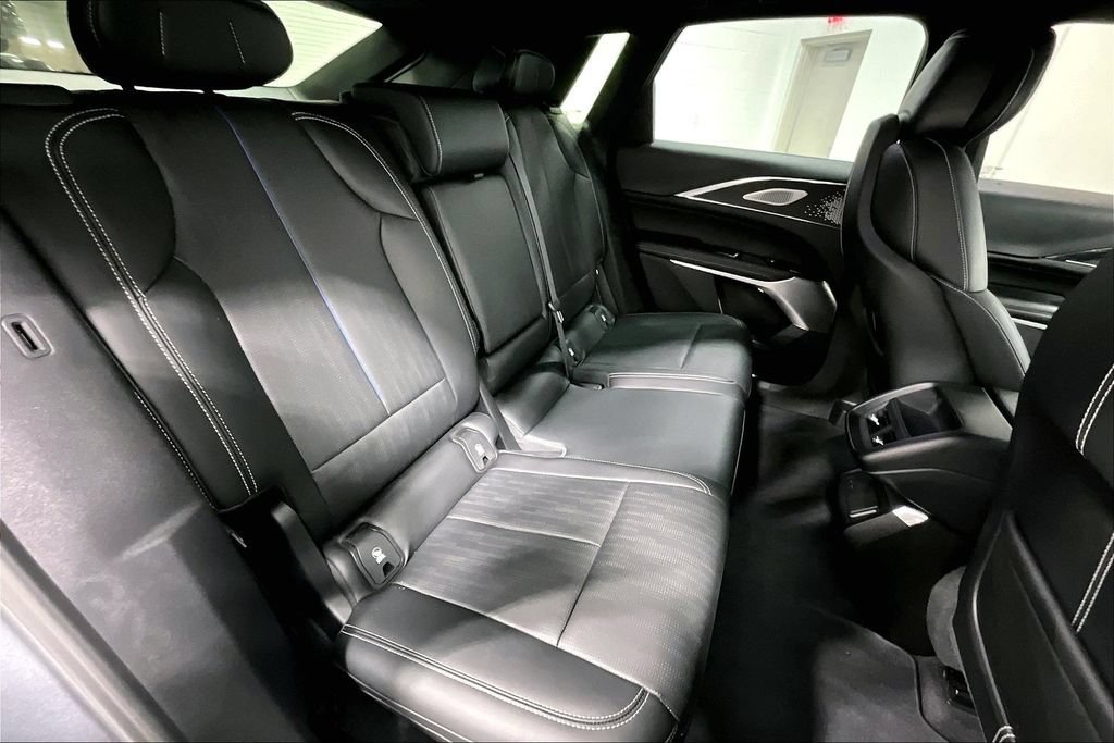 Used 2023 Cadillac Lyriq 2WD image 32