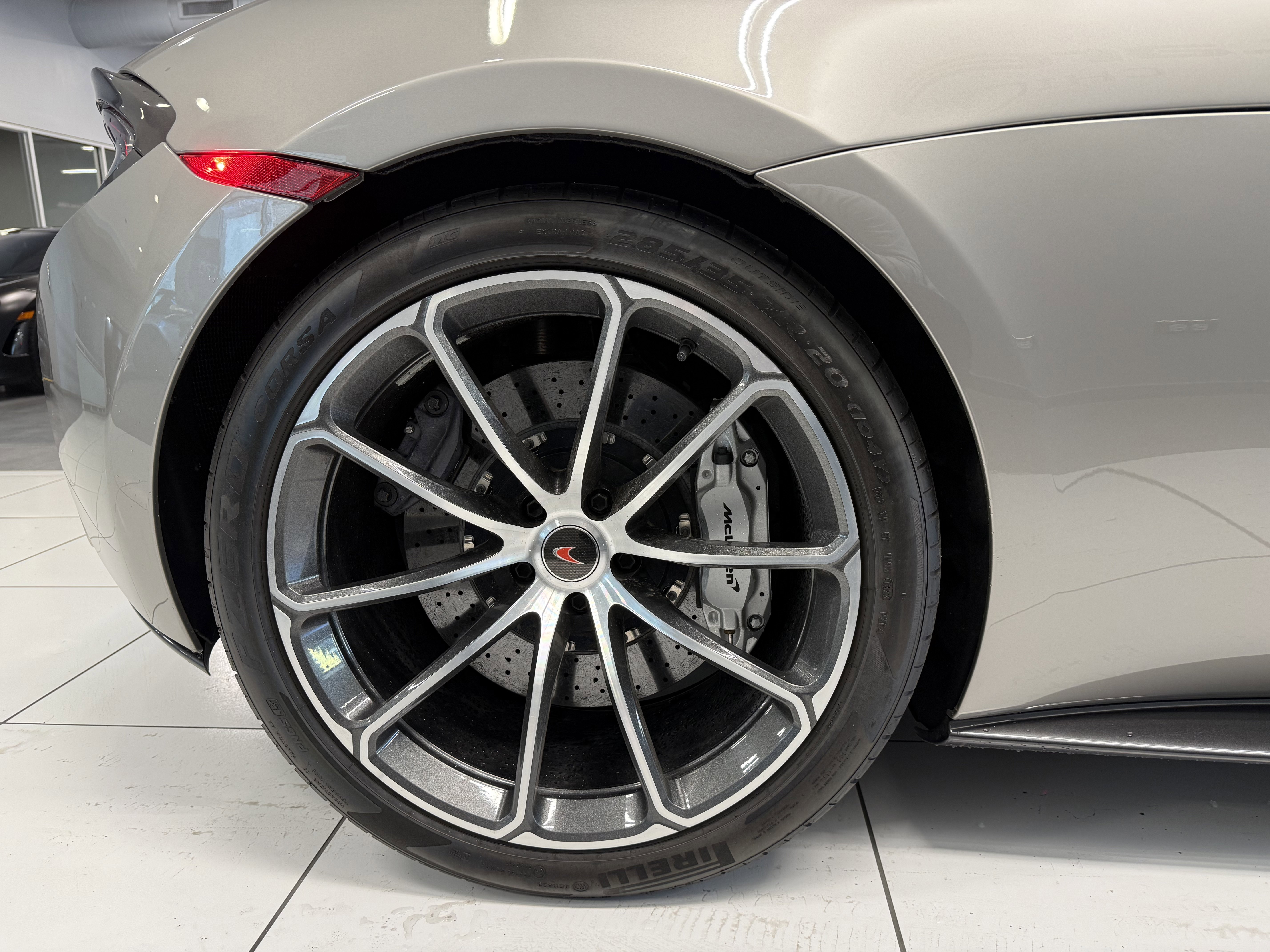 Used 2018 McLaren 570S Spider image 14