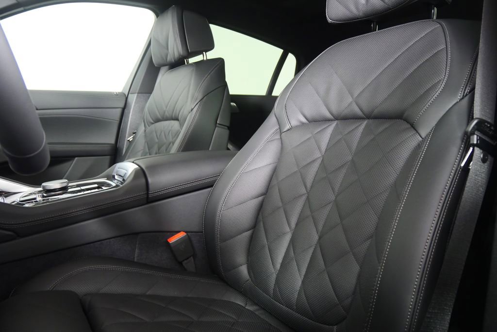 New 2026 BMW X6 xDrive40i w/ Climate Comfort Package image 10