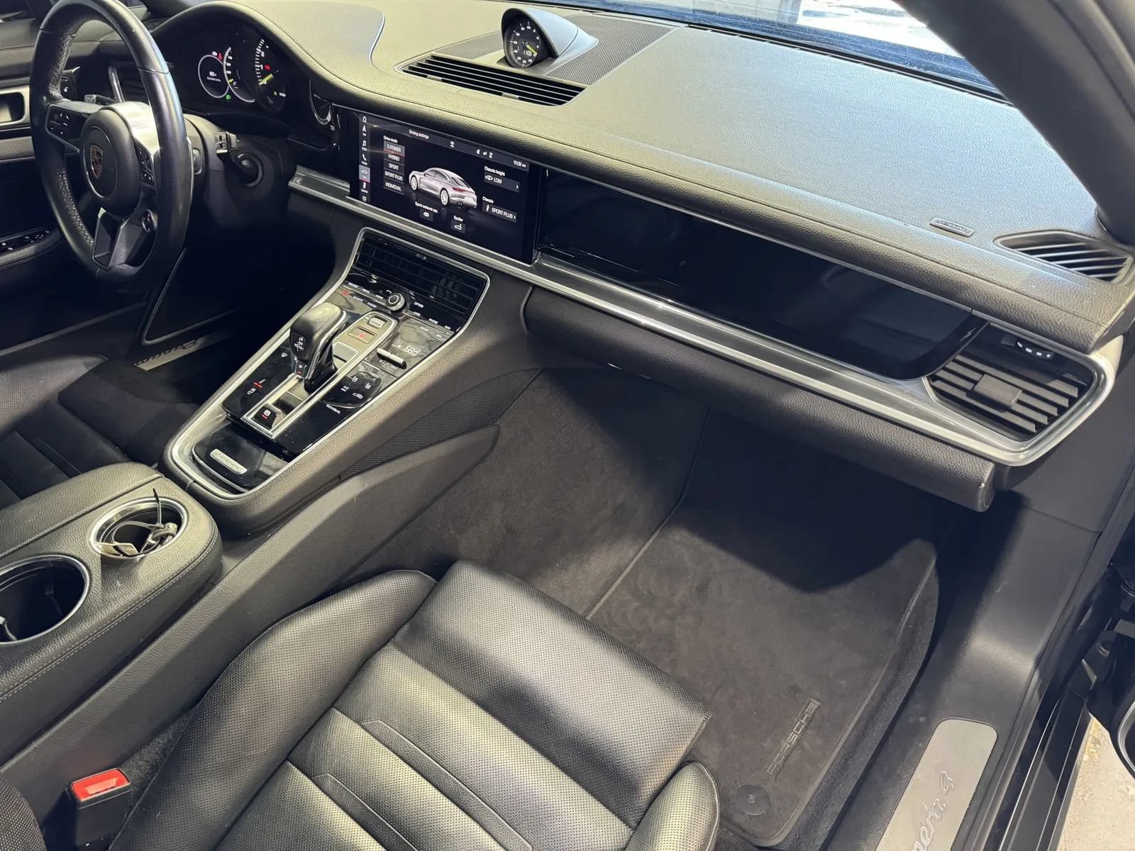 Used 2019 Porsche Panamera 4 AWD/4WD image 5