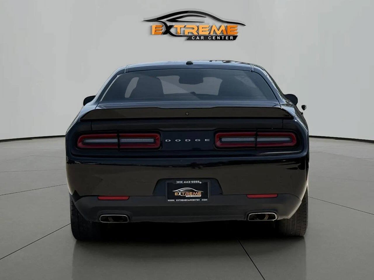Used 2018 Dodge Challenger SXT RWD image 5