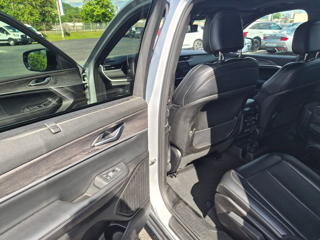Used 2024 Jeep Grand Cherokee L Limited w/ Luxury Tech Group II AWD/4WD image 33