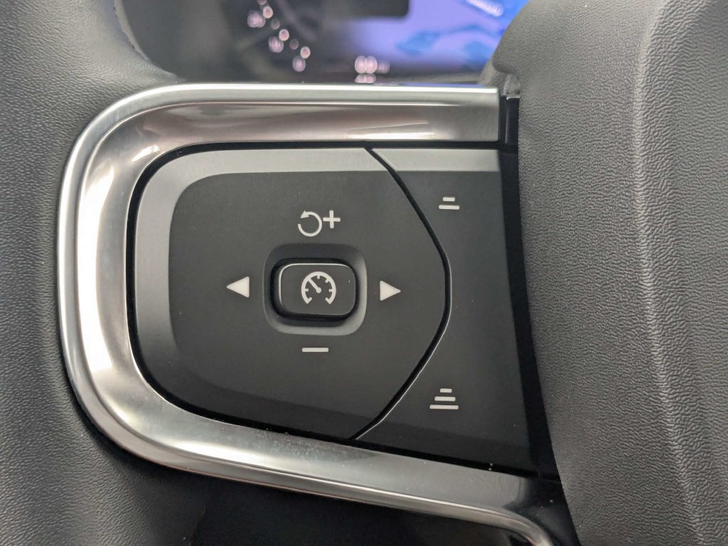 Used 2026 Volvo XC40 B5 Core w/ Climate Package AWD/4WD image 33