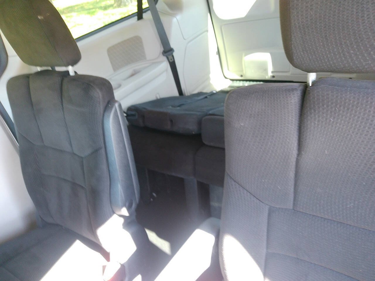 Used 2012 Dodge Grand Caravan SXT w/ Entertainment Group 1 FWD image 23