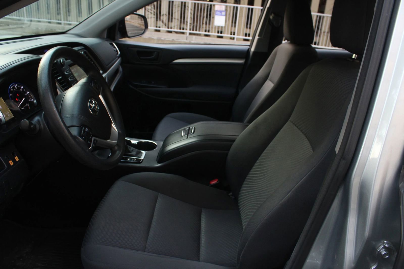 Used 2016 Toyota Highlander LE AWD/4WD image 14