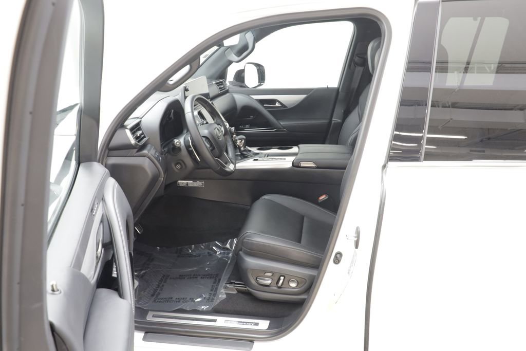 Used 2024 Lexus LX 600 F Sport AWD/4WD image 6