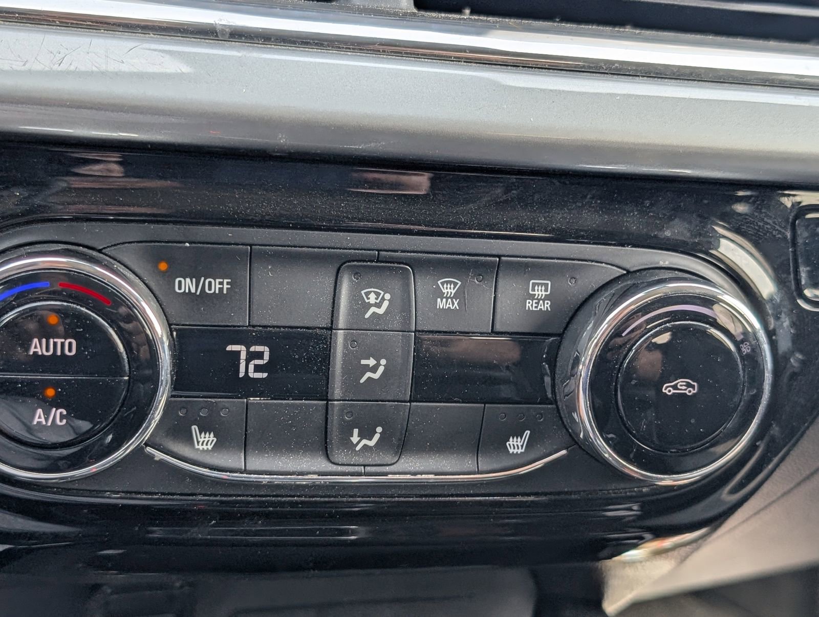 Used 2024 Chevrolet Trax LT w/ Driver Confidence Package image 10