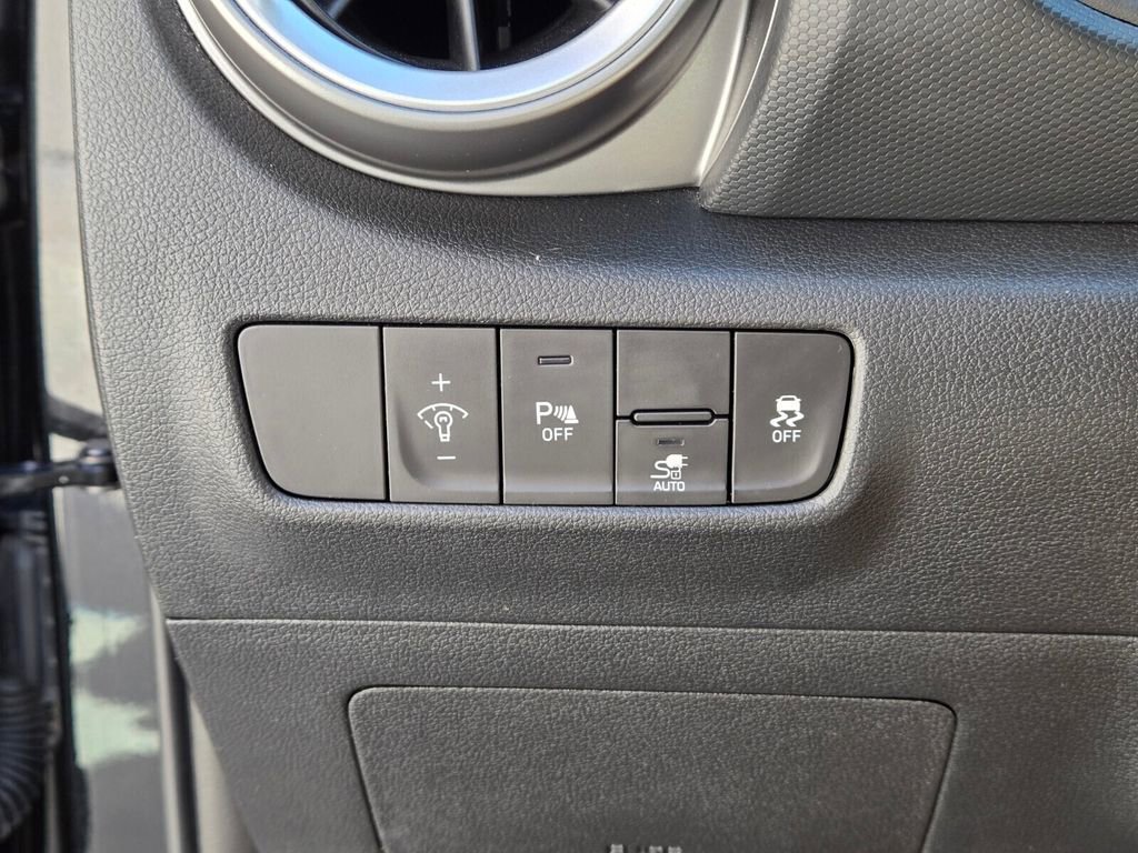 Used 2022 Hyundai Kona Limited image 22