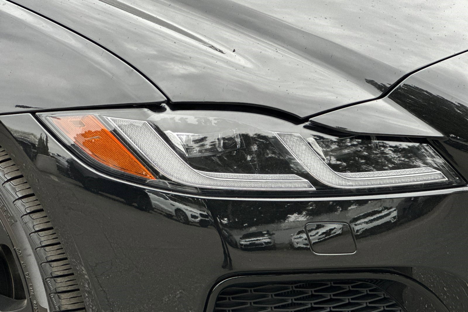 Used 2024 Jaguar XF R-Dynamic SE image 12