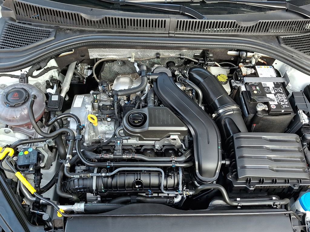 Certified 2025 Volkswagen Jetta SEL image 28