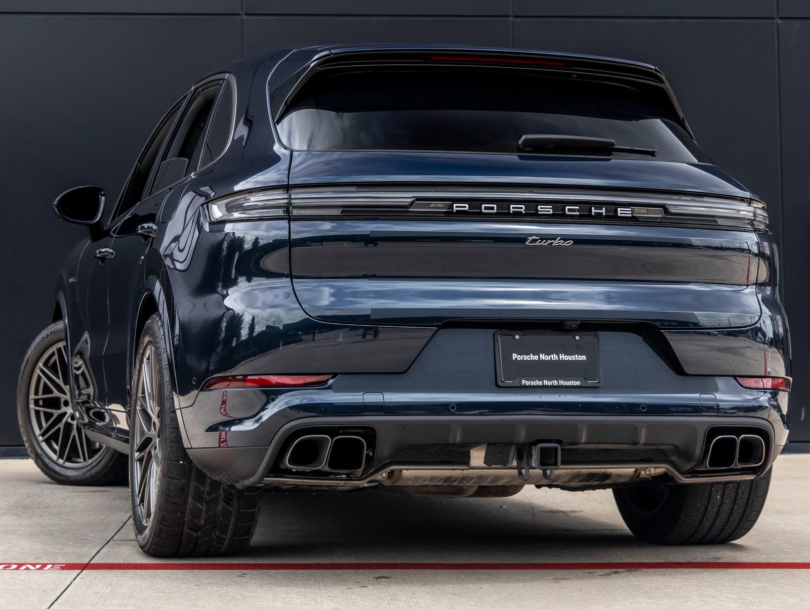 Used 2025 Porsche Cayenne Turbo AWD/4WD image 3