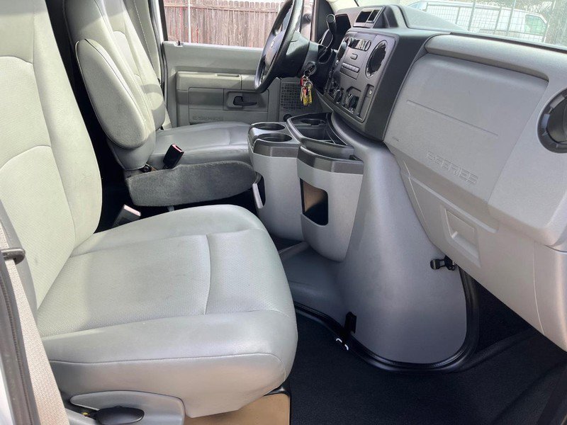 Used 2014 Ford E-250 and Econoline 250 E-250 Commercial image 4