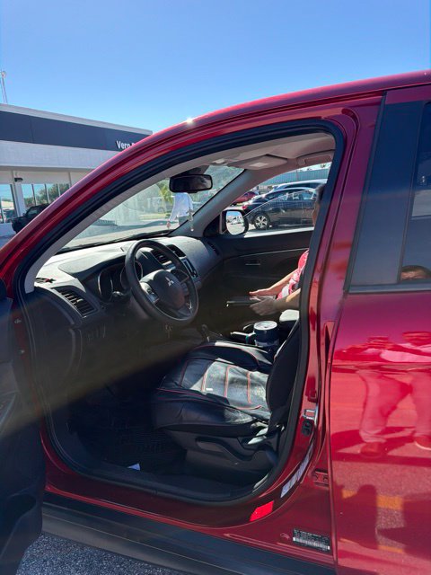 Used 2021 Mitsubishi Outlander Sport ES FWD image 2