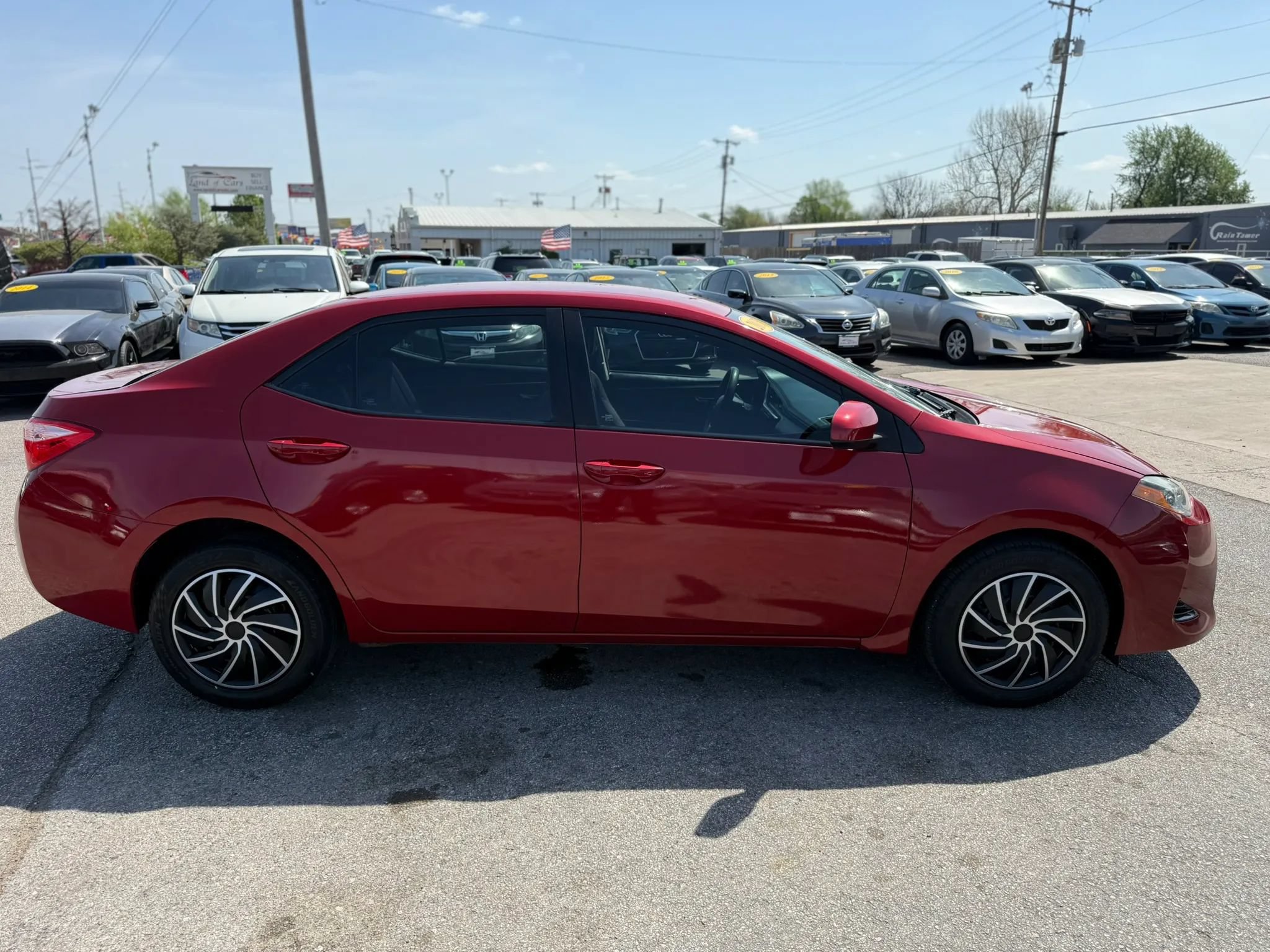 Used 2017 Toyota Corolla LE FWD image 2
