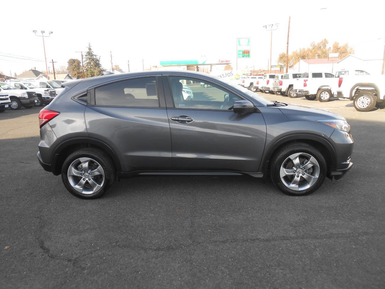 Used 2017 Honda HR-V EX image 2