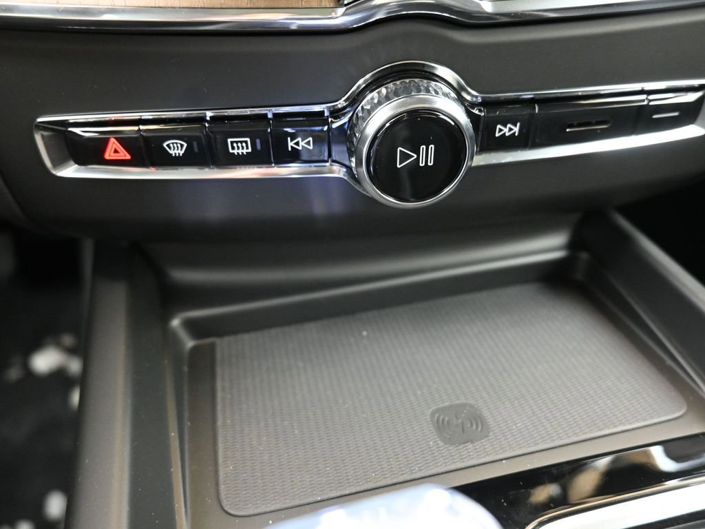 New 2026 Volvo XC60 B5 Plus w/ Protection Package Premier image 33