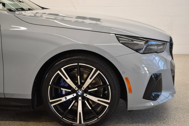 New 2027 BMW 550e xDrive w/ Premium Package AWD/4WD image 13