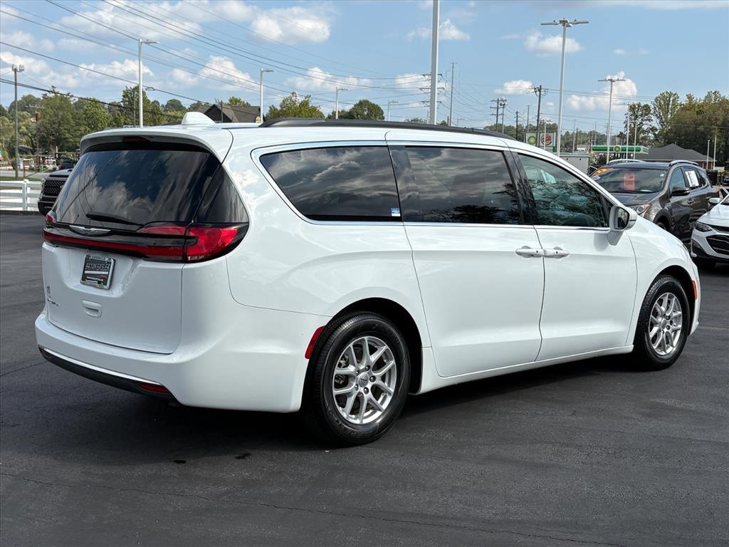 Used 2022 Chrysler Pacifica Touring-L image 3