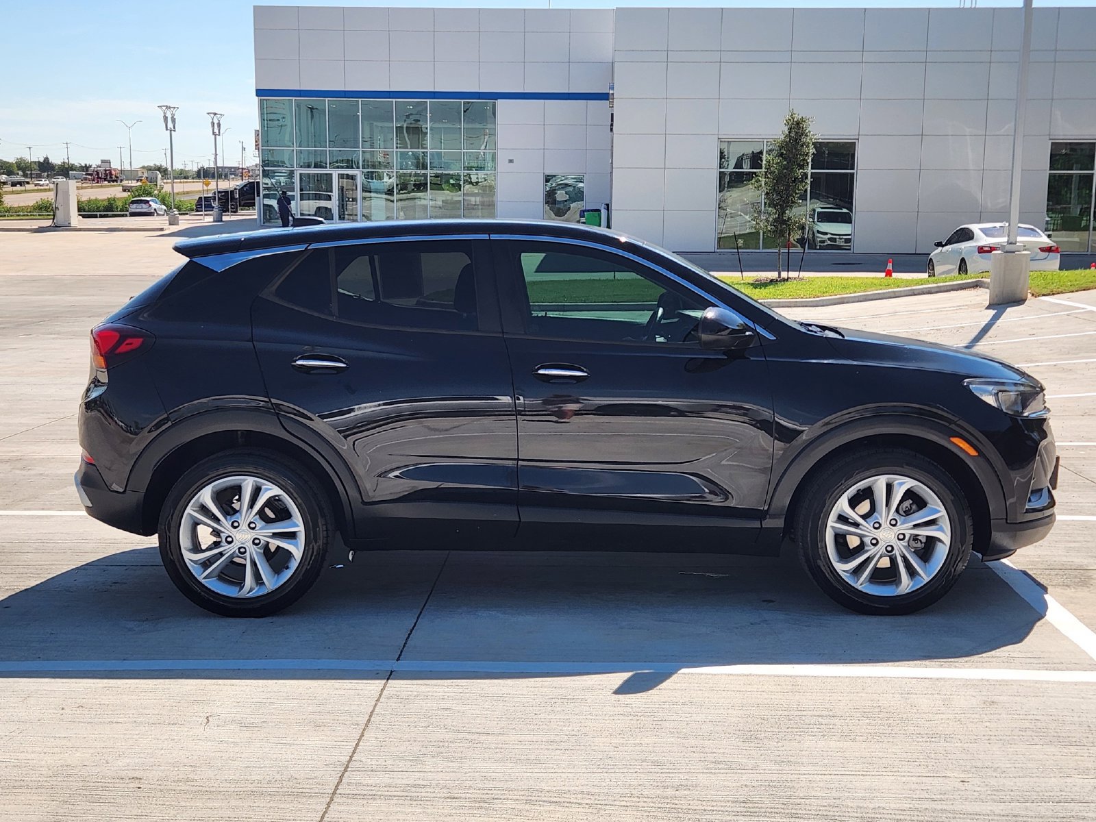 Used 2021 Buick Encore GX Preferred w/ Cold Weather Comfort Package FWD image 8