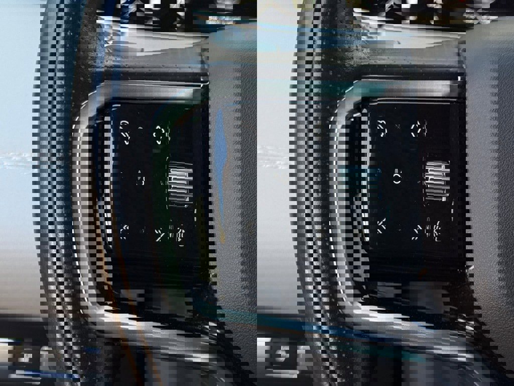 Used 2022 Land Rover Range Rover Evoque R-Dynamic SE image 26