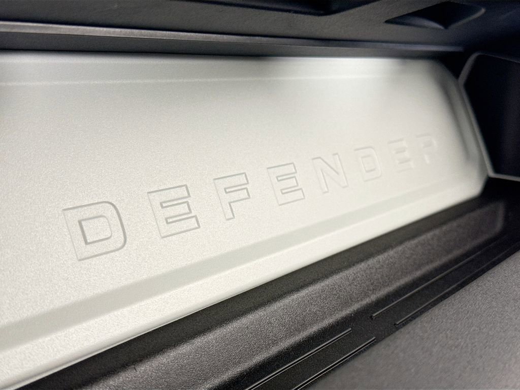 Used 2023 Land Rover Defender 90 S image 22
