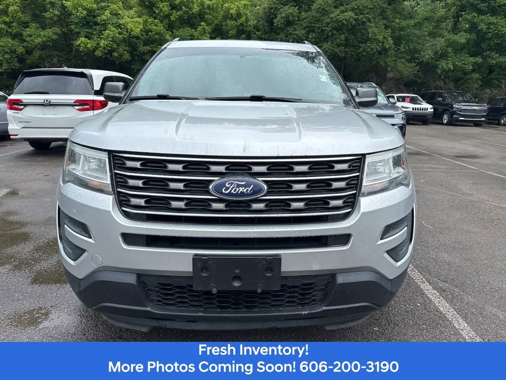 Used 2017 Ford Explorer 4WD image 2