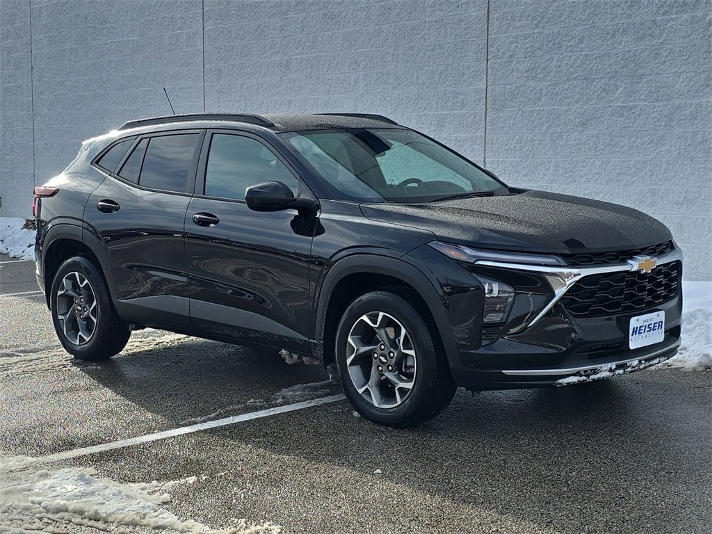 Used 2025 Chevrolet Trax LT w/ Driver Confidence Package image 14