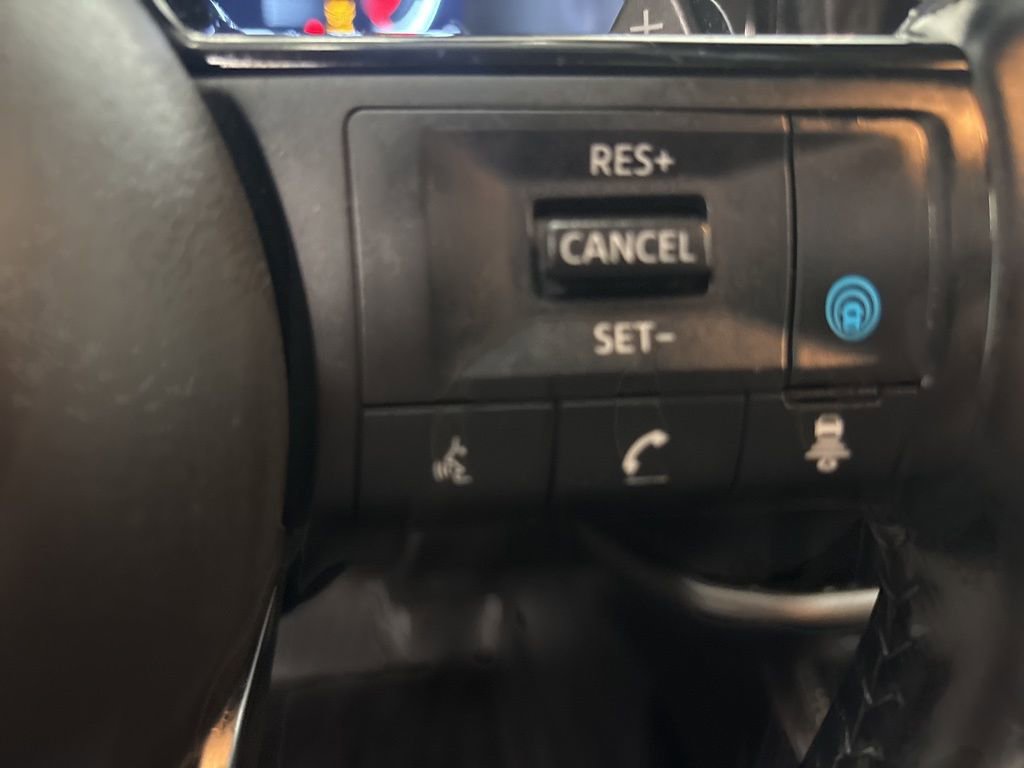 Used 2024 Nissan Pathfinder Platinum w/ Black Appearance Package image 22